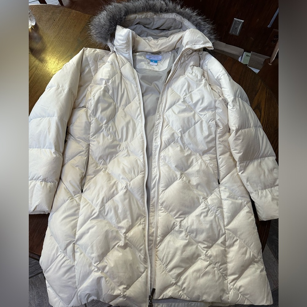 Women’s Columbia Coat with fur lined hood (removable),XL, small hole near pocket